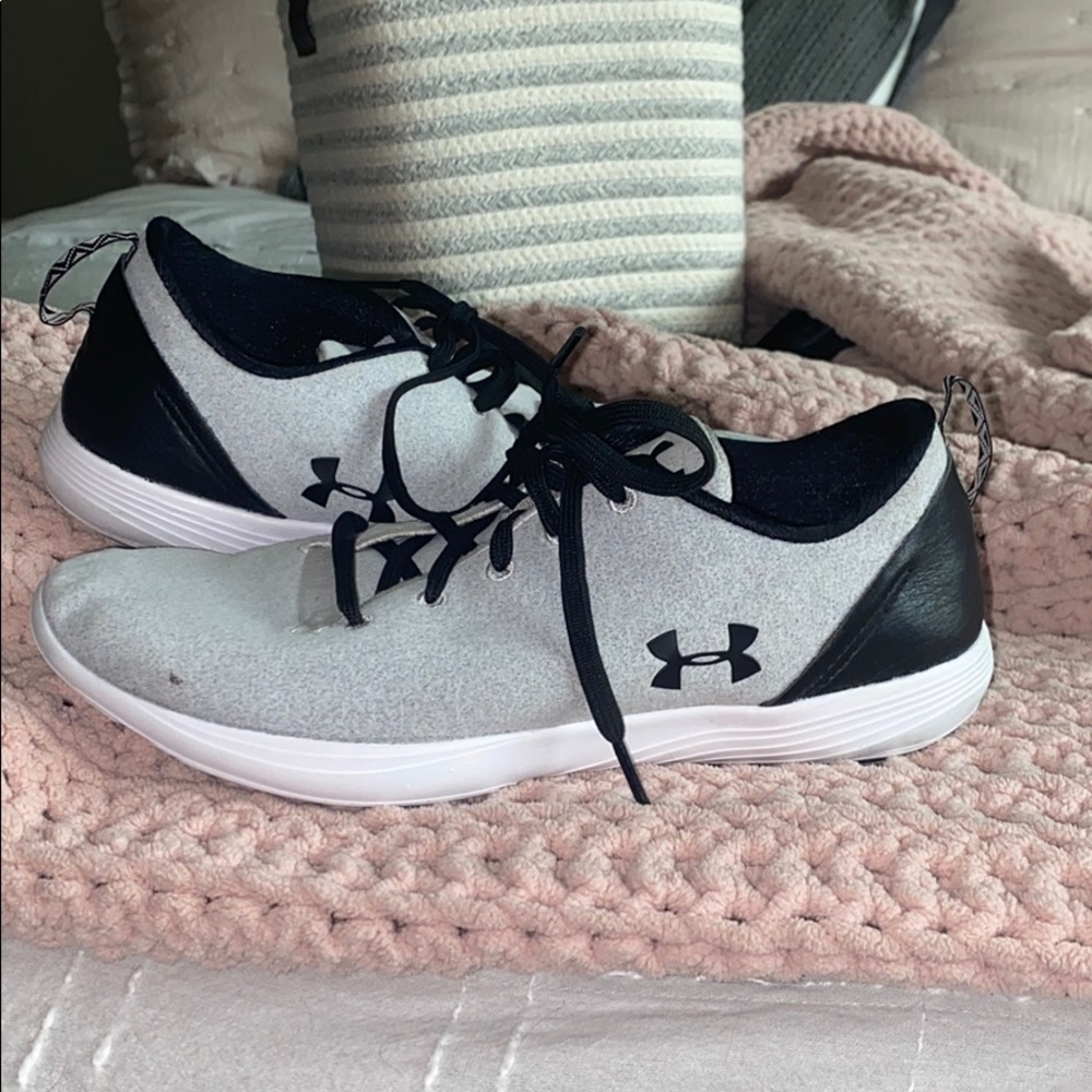 UNDER ARMOUR WORKOUT SHOES